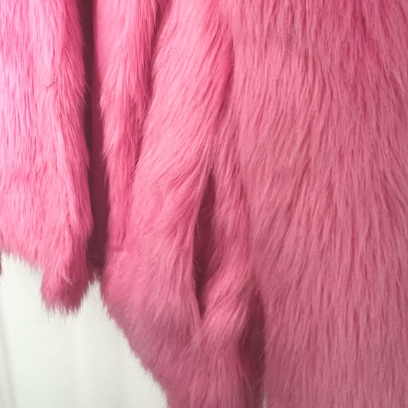 PLUSH faux fur jacket in Bubblegum Pink by H&M.  Size women's 6 - Picture 6 of 8